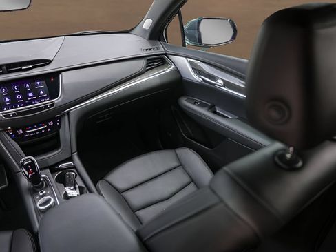 Certified 2023 Cadillac XT5 Sportv w/ Technology Package AWD/4WD image 29