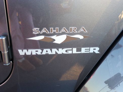 Used 2017 Jeep Wrangler Sahara image 6