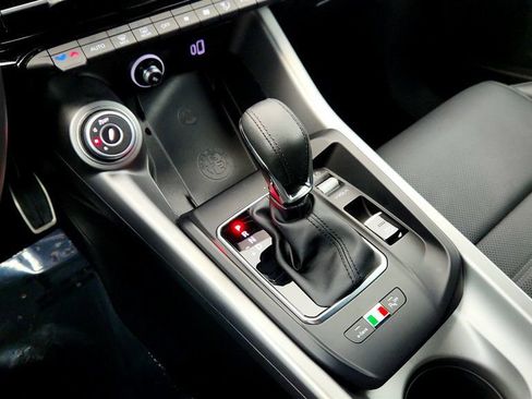 Used 2024 Alfa Romeo Tonale Veloce image 21