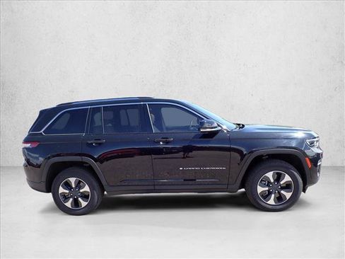 Used 2023 Jeep Grand Cherokee 4WD 4xe image 3