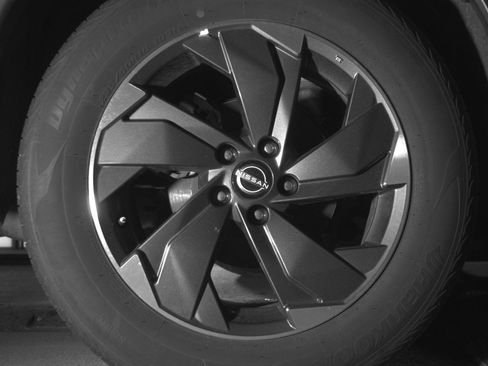 Used 2025 Nissan Rogue SV image 15