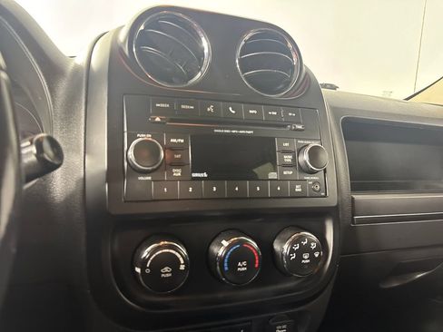 Used 2017 Jeep Patriot Sport AWD/4WD image 19