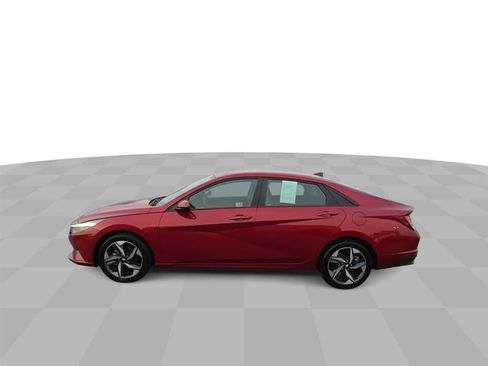 Used 2023 Hyundai Elantra SEL w/ Convenience Package image 6