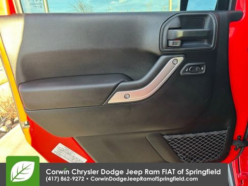 Used 2018 Jeep Wrangler Rubicon w/ Connectivity Group AWD/4WD image 9