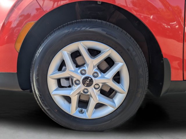 Used 2025 Kia Soul LX w/ LX Technology Package FWD image 10