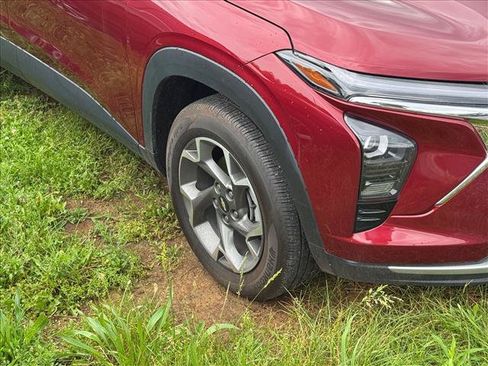 Used 2024 Chevrolet Trax LT FWD image 11