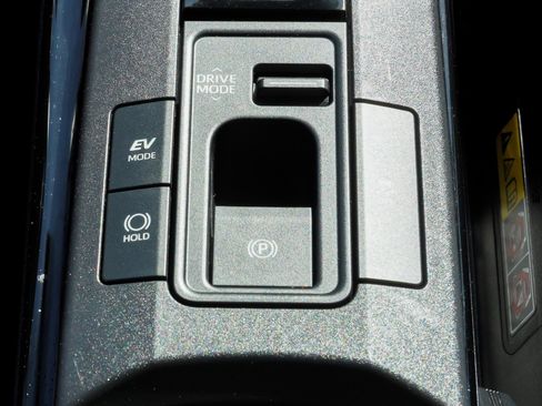 Used 2024 Toyota Prius XLE AWD/4WD image 37