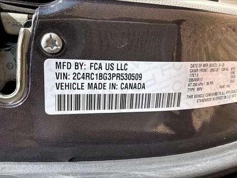 Used 2023 Chrysler Pacifica Touring-L FWD image 18