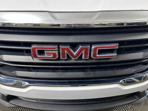 Used 2023 GMC Terrain SLE FWD image 10
