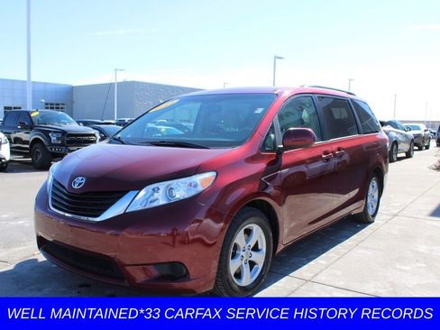 Used 2013 Toyota Sienna LE w/ Towing Pkg image 3