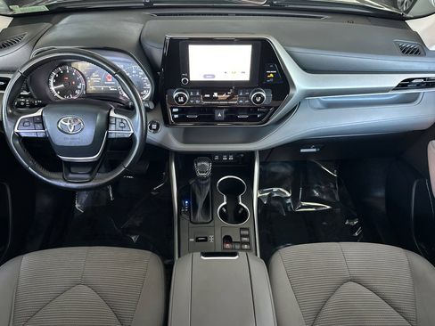 Used 2023 Toyota Highlander LE FWD image 14