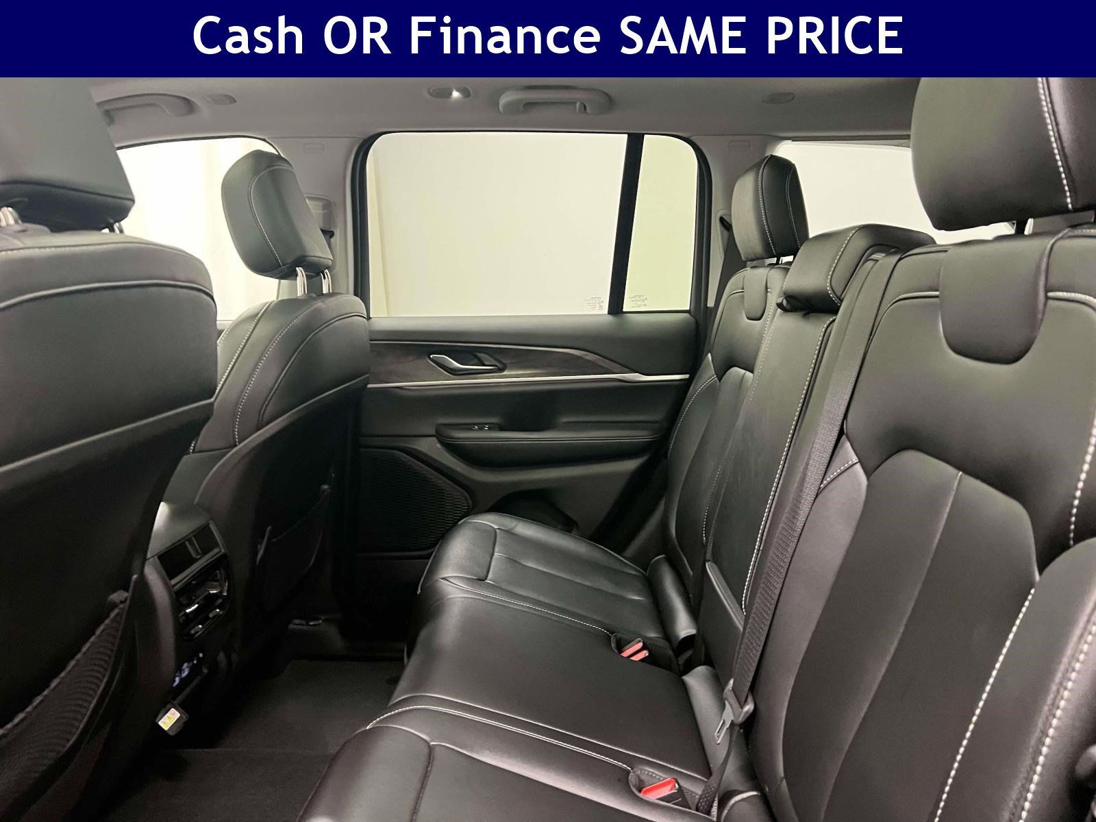 Used 2023 Jeep Grand Cherokee Limited w/ Black Appearance Package AWD/4WD image 14