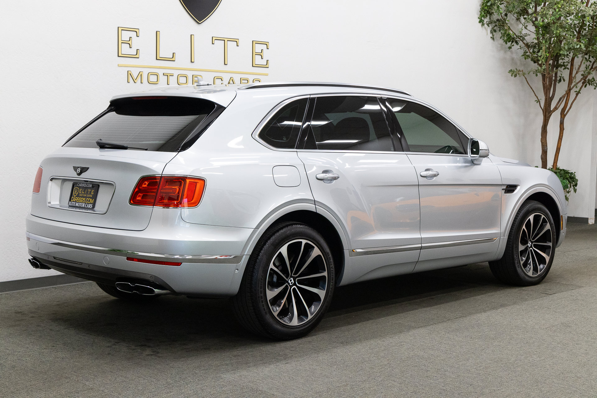 Used 2019 Bentley Bentayga AWD/4WD image 11