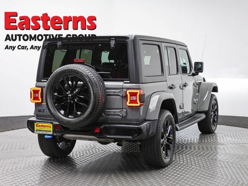Used 2022 Jeep Wrangler Unlimited Sahara w/ Cold Weather Group AWD/4WD image 5