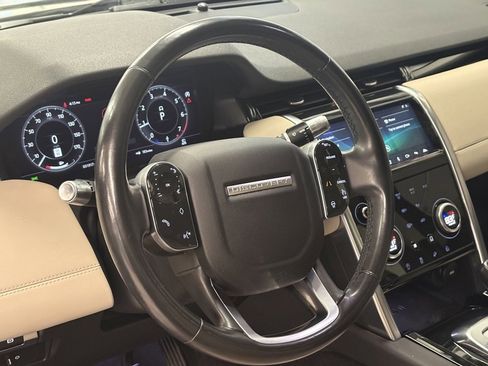 Used 2020 Land Rover Discovery Sport SE image 12