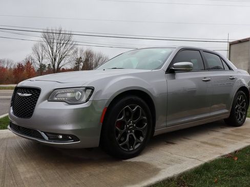 Used 2018 Chrysler 300 S w/ 300S Premium Group image 6