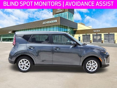 Used 2025 Kia Soul LX image 4