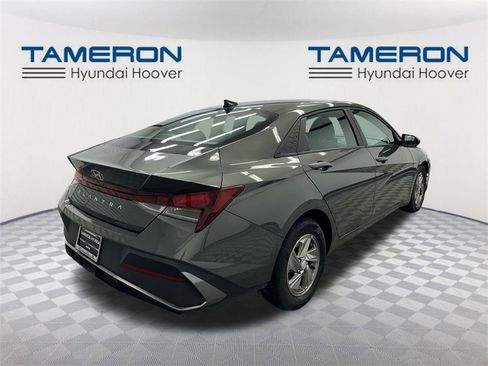 Used 2025 Hyundai Elantra SE image 5