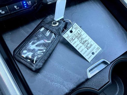 Used 2021 GMC Yukon Denali w/ Denali Premium Package image 15