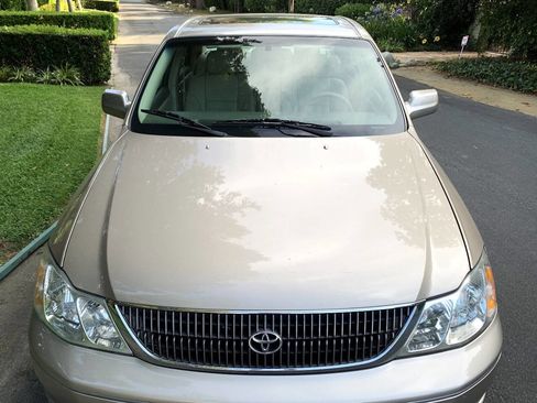 Used 2000 Toyota Avalon XLS image 12