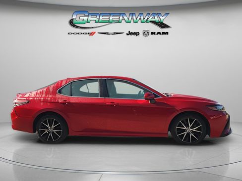 Used 2021 Toyota Camry SE image 4