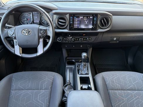 Used 2017 Toyota Tacoma TRD Off-Road AWD/4WD image 13