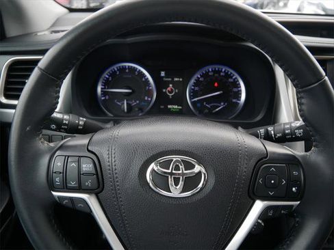 Certified 2019 Toyota Highlander Limited image 29