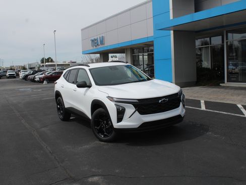 New 2026 Chevrolet Trax LT image 2