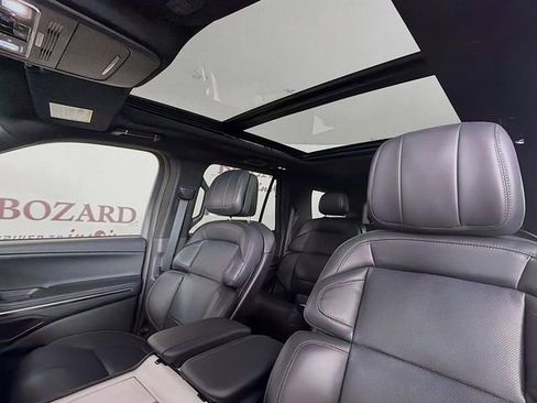 New 2025 Lincoln Navigator Reserve w/ Jet Appearance Package AWD/4WD image 23