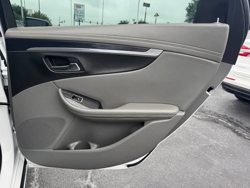 Used 2018 Chevrolet Impala LT FWD image 21