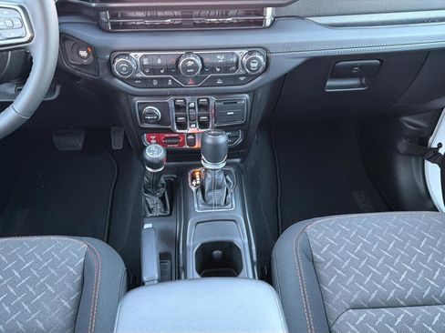 New 2026 Jeep Gladiator Mojave image 15