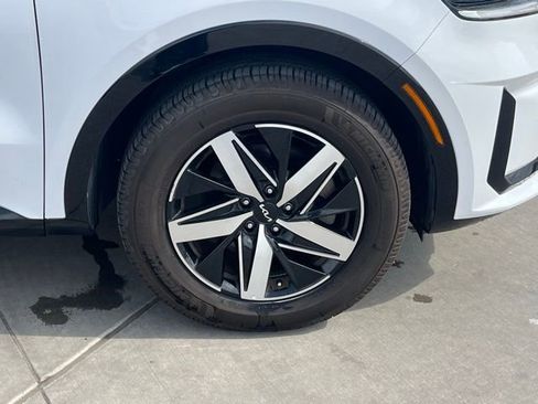 Used 2022 Kia Sorento EX w/ Panoramic Sunroof Package image 6