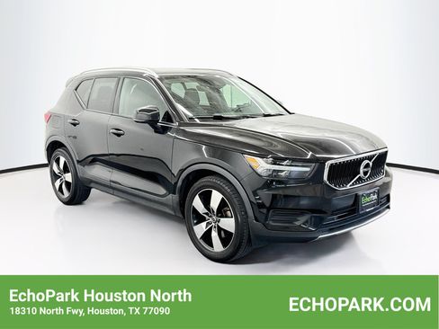 Used 2022 Volvo XC40 T5 Momentum AWD/4WD image 1