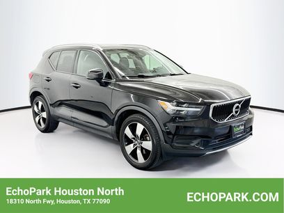 Used 2022 Volvo XC40 T5 Momentum