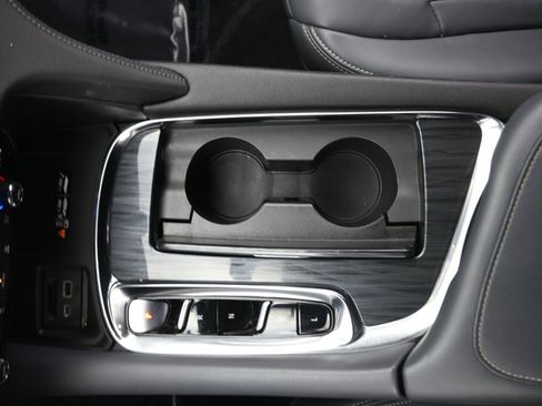 Used 2024 Buick Enclave Premium image 18