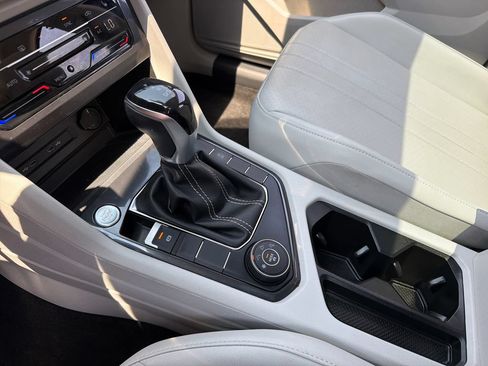 Certified 2023 Volkswagen Tiguan SE w/ Panoramic Sunroof Package AWD/4WD image 18
