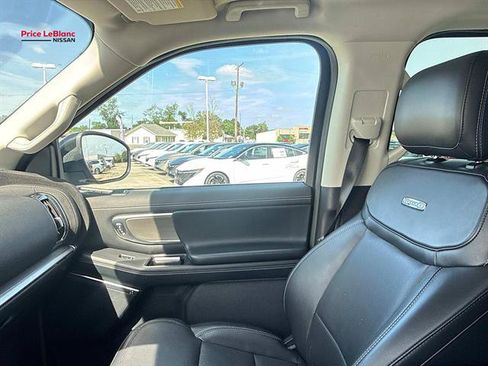 Used 2025 Ford Expedition Max Platinum AWD/4WD image 16