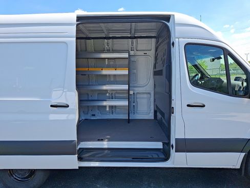 Used 2025 Mercedes-Benz Sprinter 2500 image 8
