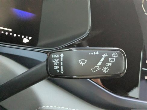 Certified 2024 Volkswagen Taos SE image 32