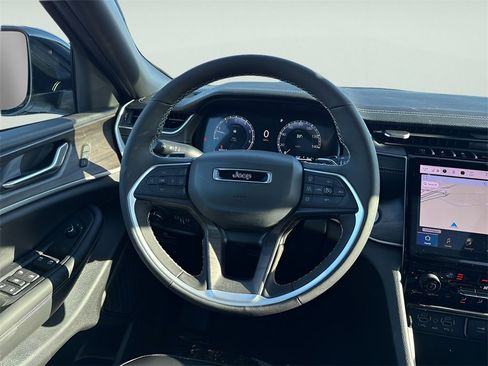 New 2025 Jeep Grand Cherokee Limited image 15