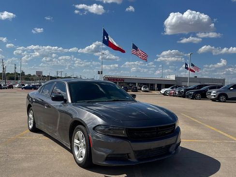 Used 2023 Dodge Charger SXT RWD image 2