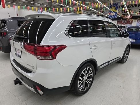 Used 2018 Mitsubishi Outlander SEL image 6