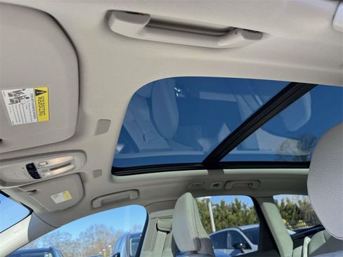 Used 2023 Volvo XC60 B5 Plus image 18