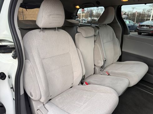 Certified 2020 Toyota Sienna LE image 21