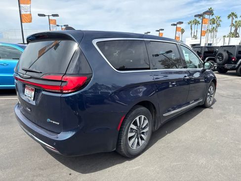 Used 2023 Chrysler Pacifica Limited FWD image 13