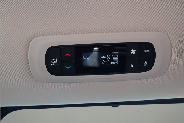 Used 2023 Chrysler Pacifica Touring-L FWD image 42