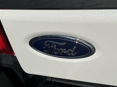 Used 2023 Ford F350 Platinum w/ FX4 Off-Road Package AWD/4WD image 8