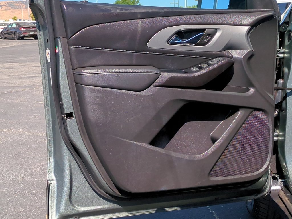 Used 2023 Chevrolet Traverse LT FWD image 24