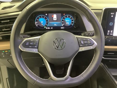 Used 2024 Volkswagen Atlas Cross Sport SE w/ Panoramic Sunroof Package FWD image 13