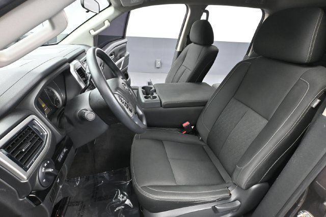 Used 2018 Nissan Titan SV AWD/4WD image 17